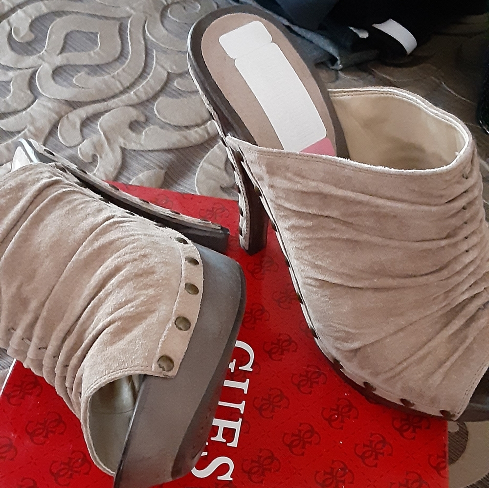 Guess Shoes - Picture 3 of 5